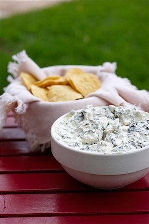 Artichoke Dip and Chips on an Outdoor Table Stock Photo - Premium Royalty-Free, Code: 659-06153975