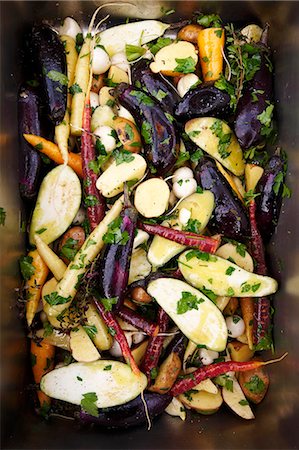 eggplant - Légumes mixtes chevronnés prête à feu a rôti Photographie de stock - Premium Libres de Droits, Code: 659-06153971