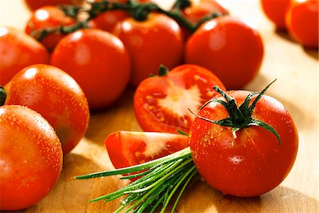simsearch:659-06154506,k - Frisch gewaschen, Tomaten und frischem Schnittlauch Stockbilder - Premium RF Lizenzfrei, Bildnummer: 659-06184236