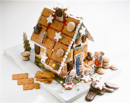 pictorial baking - A home-made gingerbread house Stock Photo - Premium Royalty-Free, Code: 659-06184249