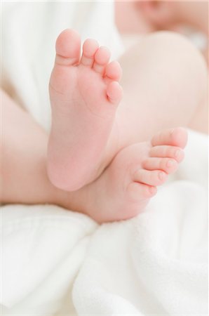 Baby feet on a white towel Stock Photo - Premium Royalty-Free, Code: 659-06184356