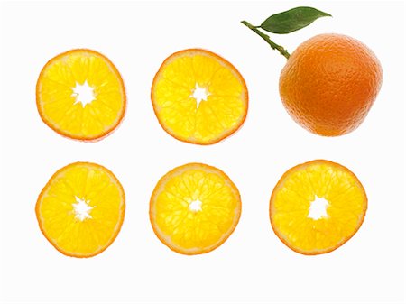 A whole mandarin and mandarin slices Stock Photo - Premium Royalty-Free, Code: 659-06184403