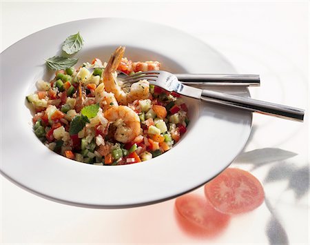simsearch:659-07068552,k - Pepper and tomato salad with prawns Foto de stock - Sin royalties Premium, Código: 659-06184494