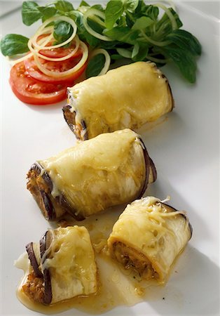 simsearch:659-06495214,k - Aubergine rolls filled with minced beef and button mushrooms Foto de stock - Sin royalties Premium, Código: 659-06184491