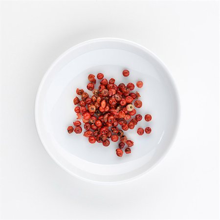 simsearch:659-07610188,k - A plate of pink pepper, seen from above Foto de stock - Sin royalties Premium, Código: 659-06184520