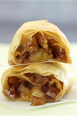 phyllo pastry - Puff pastry rolls with pecans, raisins and honey Stock Photo - Premium Royalty-Free, Code: 659-06184666