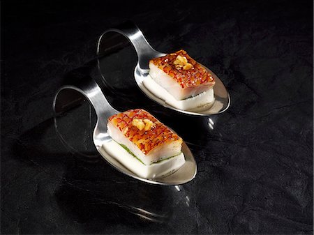 flatware - Red snapper with tahiti vanilla on cool coconut milk Foto de stock - Sin royalties Premium, Código: 659-06184707