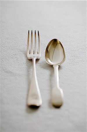 silver spoons photography - Antique silver cutlery (fork and spoon) Foto de stock - Sin royalties Premium, Código: 659-06184786