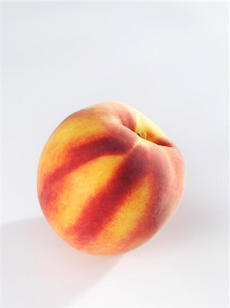 pêche (fruit) - Une pêche Photographie de stock - Premium Libres de Droits, Code: 659-06184804