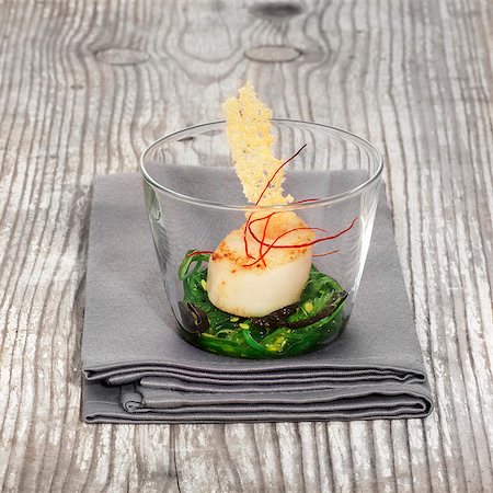 Fried scallops on an algae medley Foto de stock - Sin royalties Premium, Código: 659-06184848