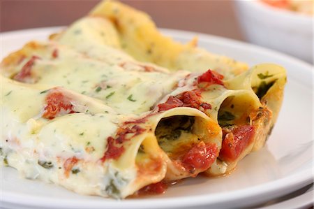 Cannelloni with feta and spinach Stock Photo - Premium Royalty-Free, Code: 659-06184901