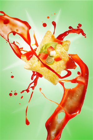 squirting - Tacos being squirted with tomato sauce Stock Photo - Premium Royalty-Free, Code: 659-06184949