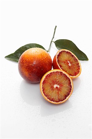 Blood oranges, whole and halved Stock Photo - Premium Royalty-Free, Code: 659-06185065