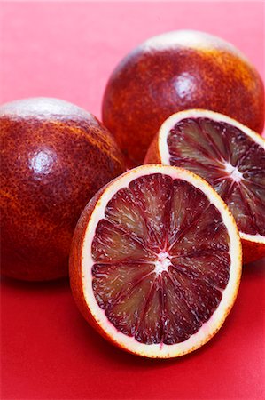 simsearch:659-06184126,k - Blood oranges, whole and halved Stock Photo - Premium Royalty-Free, Code: 659-06185066