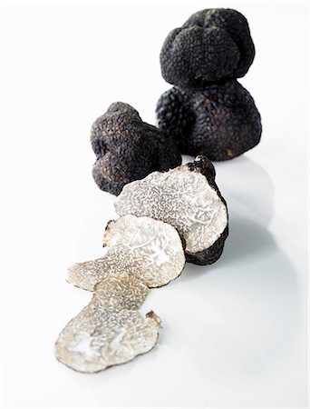 simsearch:659-06494990,k - Black truffles, whole and partly sliced Foto de stock - Sin royalties Premium, Código: 659-06185125