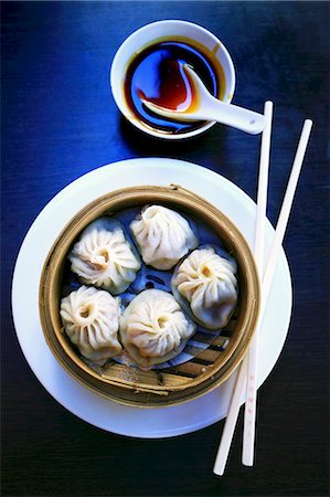 simsearch:659-08905143,k - Dim sum in bamboo steamer (China) Foto de stock - Sin royalties Premium, Código: 659-06185299