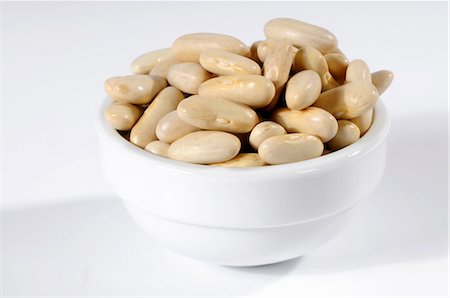 Cannellini beans in ceramic bowl Stock Photo - Premium Royalty-Free, Code: 659-06185313