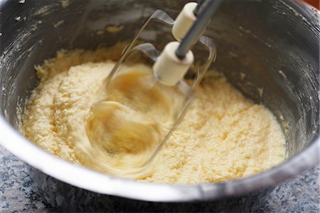 simsearch:659-06184165,k - Aufrahmen Butter mit Ei Stockbilder - Premium RF Lizenzfrei, Bildnummer: 659-06185328