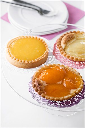 simsearch:659-06185355,k - Assorted tartlets Foto de stock - Sin royalties Premium, Código: 659-06185354