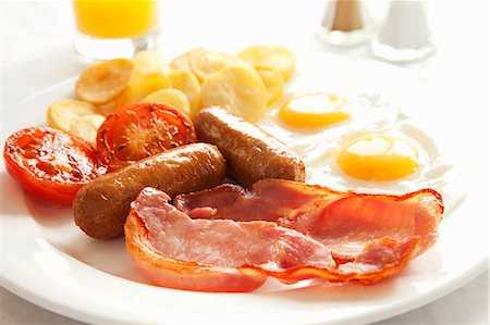 fried sausage - English breakfast Stock Photo - Premium Royalty-Free, Code: 659-06185432