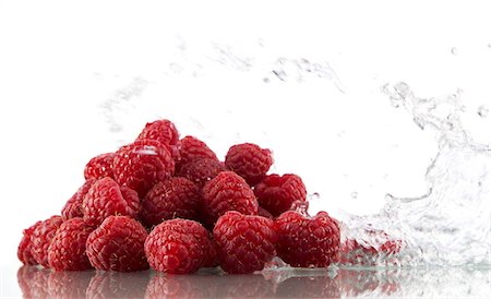 framboise - Framboises et projections d'eau Photographie de stock - Premium Libres de Droits, Code: 659-06185467