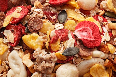 Muesli fruits (full-frame) Photographie de stock - Premium Libres de Droits, Code: 659-06185474