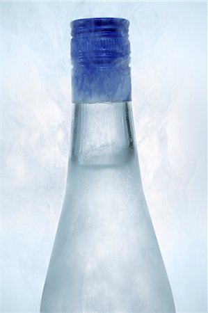 simsearch:659-06902501,k - Ouzo in eisigen Flasche (Detail) Stockbilder - Premium RF Lizenzfrei, Bildnummer: 659-06185482