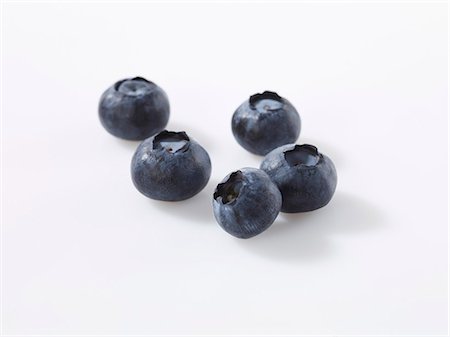 simsearch:659-03532237,k - Five blueberries Fotografie stock - Premium Royalty-Free, Codice: 659-06185534