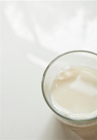 A glass of milk Foto de stock - Sin royalties Premium, Código: 659-06185600