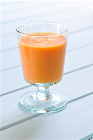 simsearch:659-06155632,k - A glass of cream of carrot soup Foto de stock - Royalty Free Premium, Número: 659-06185617
