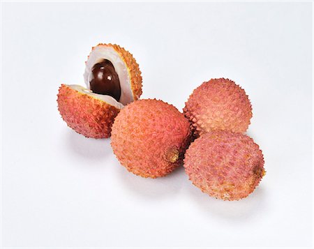 simsearch:695-05771725,k - Lychees, whole and halved Stock Photo - Premium Royalty-Free, Code: 659-06185620