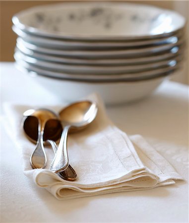 Antique Spoons with China Bowls Foto de stock - Sin royalties Premium, Código: 659-06185670