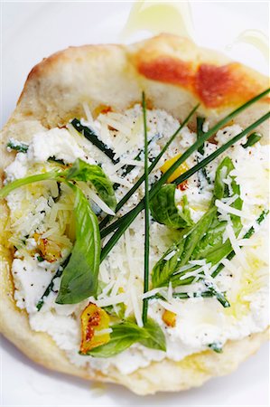 simsearch:659-07028034,k - Individual White Pizza with Ricotta Cheese, Chives, Basil and Candied Lemon Peel Stock Photo - Premium Royalty-Free, Code: 659-06185687