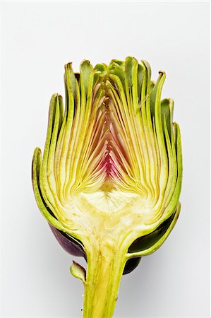 Half an artichoke on a white surface Foto de stock - Sin royalties Premium, Código: 659-06185717