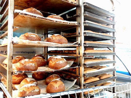 Various types of bread on baking trays Foto de stock - Sin royalties Premium, Código: 659-06185712