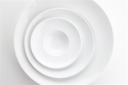 enseres domésticos - A stack of plates seen from above Foto de stock - Sin royalties Premium, Código: 659-06185743