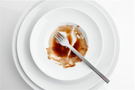 simsearch:614-05955441,k - The remains of sauce and a fork on a plate seen from above Foto de stock - Royalty Free Premium, Número: 659-06185750