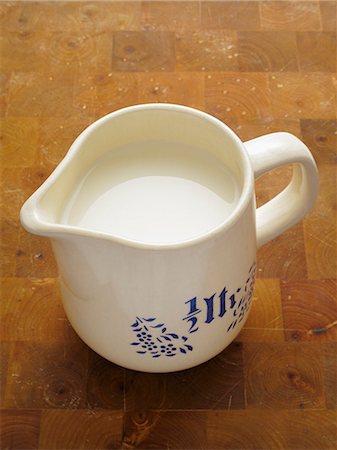 Small jug of milk Fotografie stock - Premium Royalty-Free, Codice: 659-06185786