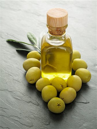 simsearch:659-06154910,k - Olive oil and olives Fotografie stock - Premium Royalty-Free, Codice: 659-06185802