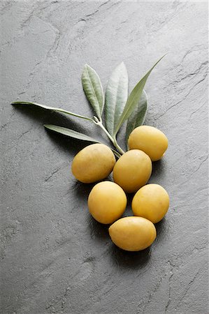 Green olives and olive leaves Stock Photo - Premium Royalty-Free, Code: 659-06185803