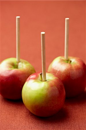 skewer - Three Apples on Sticks; Ready for Caramel Stock Photo - Premium Royalty-Free, Code: 659-06185874