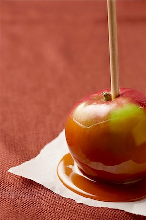 single apple - Caramel Apple Stock Photo - Premium Royalty-Free, Code: 659-06185872