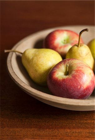 food on wooden table - Maine Grown Apples and Pears in a Wooden Bowl Stock Photo - Premium Royalty-Free, Code: 659-06185903