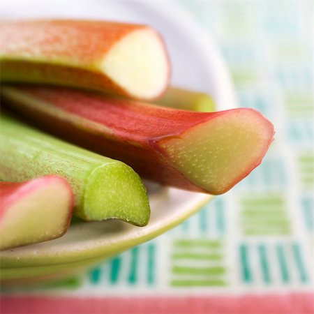 simsearch:659-06373437,k - Maine cultivés rhubarbe ; Gros plan Photographie de stock - Premium Libres de Droits, Code: 659-06185933