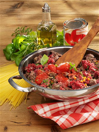 Bolognese sauce being made for spaghetti Bolognese Stock Photo - Premium Royalty-Free, Code: 659-06185953