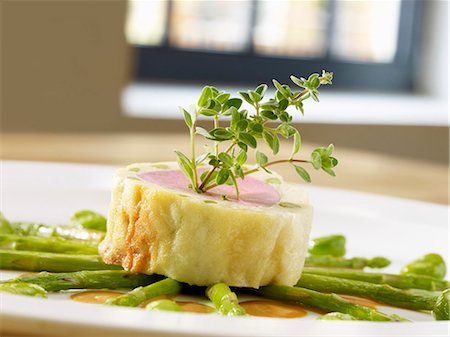 simsearch:659-06185843,k - Pork fillet wrapped in brick dough with Thai green asparagus Stock Photo - Premium Royalty-Free, Code: 659-06186046