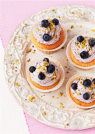 soft fruit creme - Cupcakeswith blueberry and mascarpone cream Stock Photo - Premium Royalty-Free, Code: 659-06186073