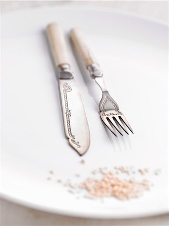 simsearch:659-07028747,k - Fish cutlery on a plate Foto de stock - Sin royalties Premium, Código: 659-06186115