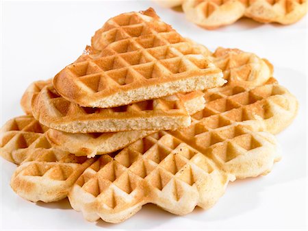 A stack of heart-shaped waffles Foto de stock - Sin royalties Premium, Código: 659-06186135