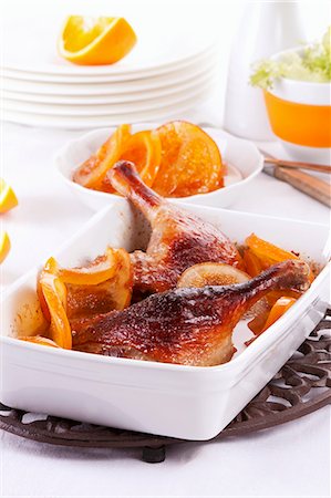 roasting meat - Roast duck leg with oranges Foto de stock - Sin royalties Premium, Código: 659-06186156